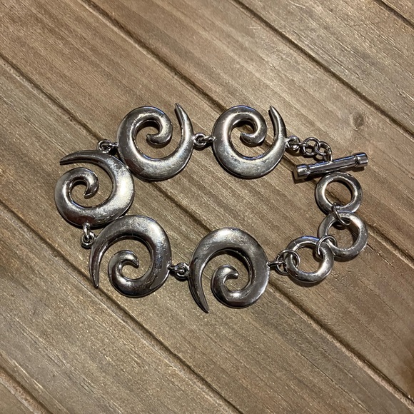 🌸Swirl Bracelet - Picture 3 of 3